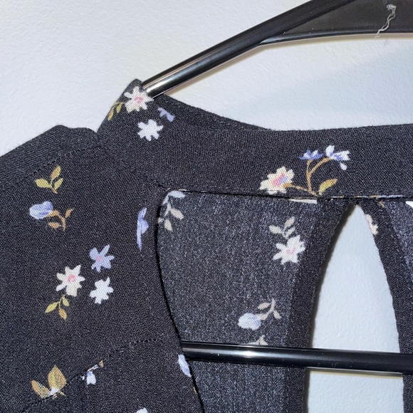 ✨🖤AE Black Long-Sleeve - Picture 5 of 5